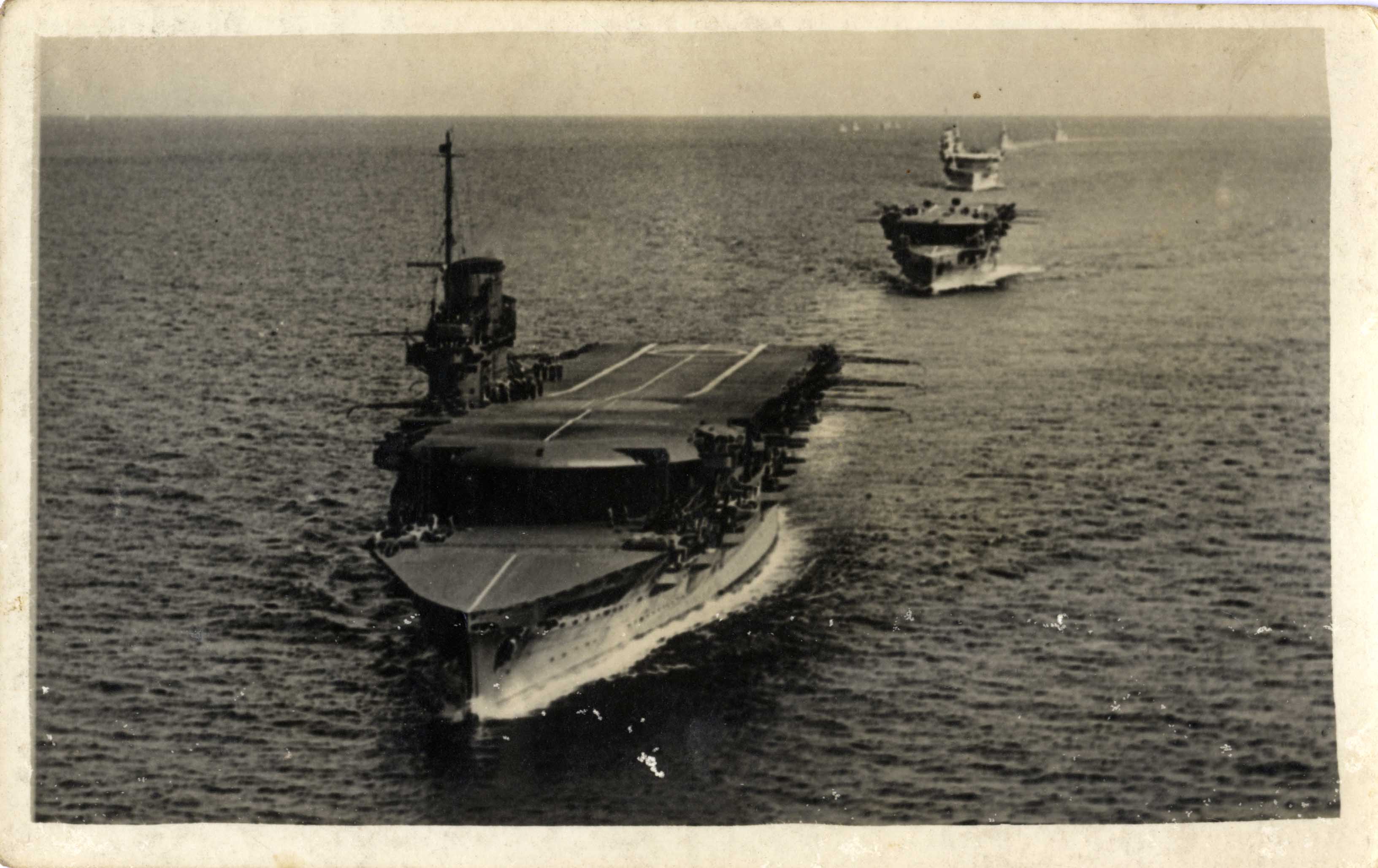  HMS Courageous, HMS Furious & HMS Campania in line astern 